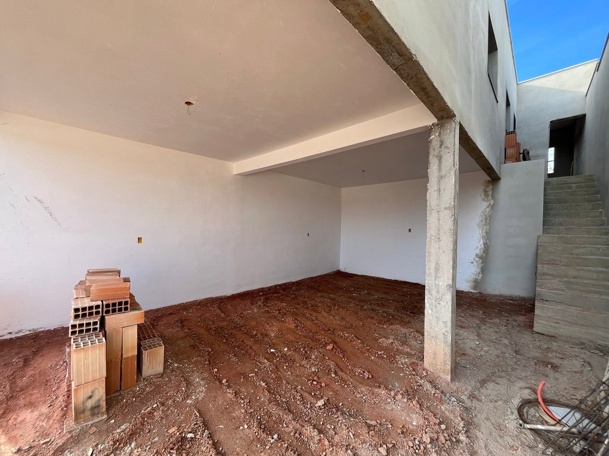 Casa Nova, com área privativa coberta.